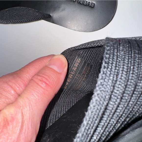 NEW Everlane Black Reknit Day Crossover Sandal in Size 7.5 - Picture 6 of 6
